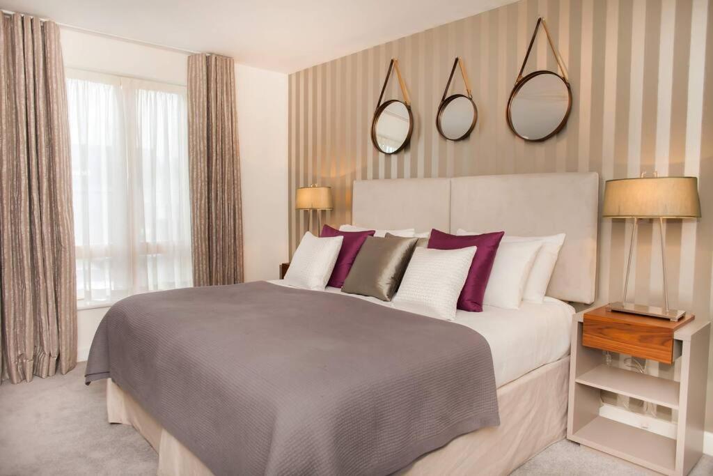 Stylish And Central Two Bedroom & Two Bathroom Apartment With Free Parking Exterior foto