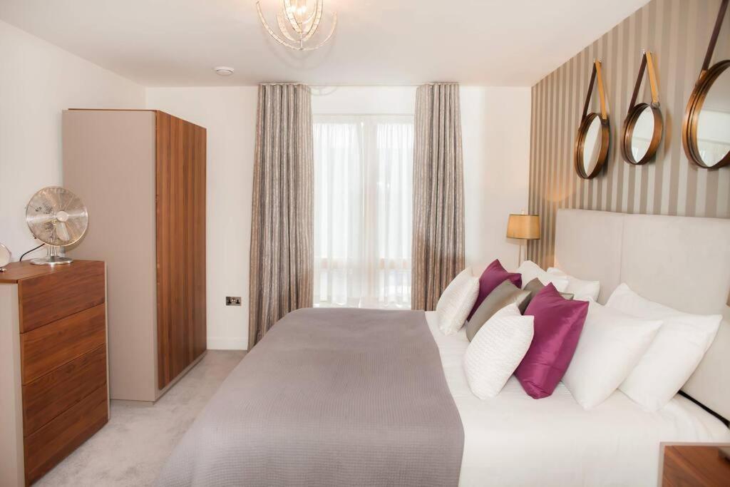 Stylish And Central Two Bedroom & Two Bathroom Apartment With Free Parking Exterior foto